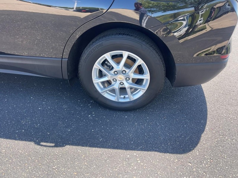 Chevrolet Equinox Vehicle Image 05
