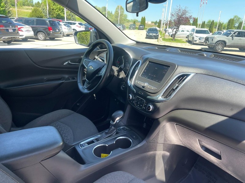 Chevrolet Equinox Vehicle Image 09
