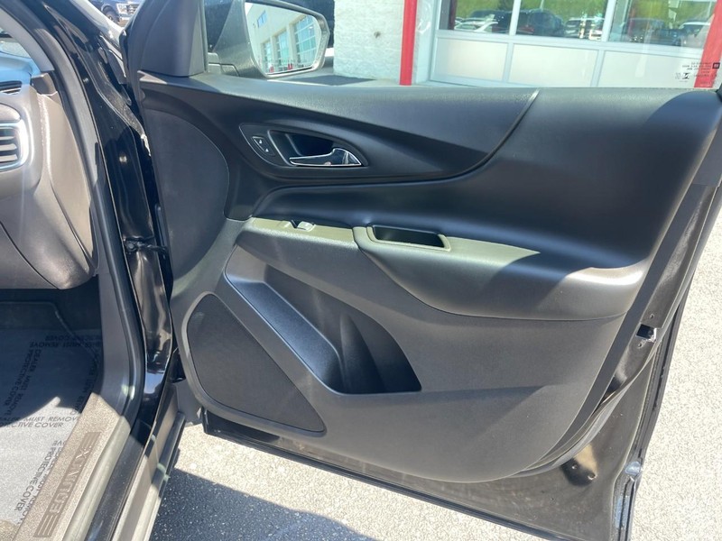 Chevrolet Equinox Vehicle Image 11