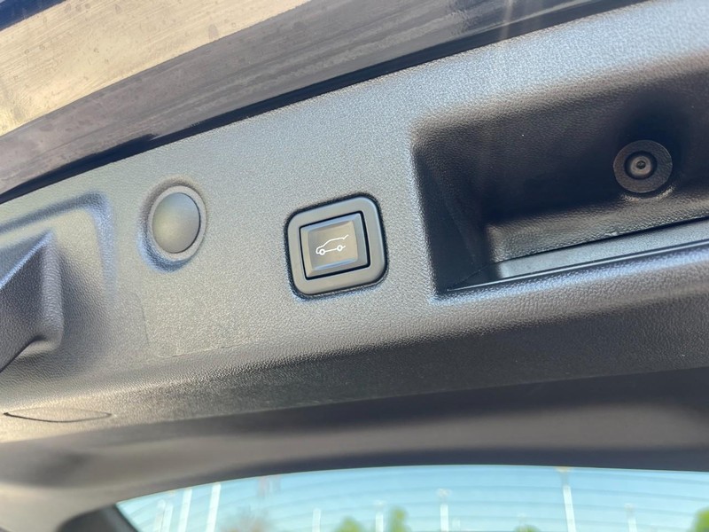 Chevrolet Equinox Vehicle Image 16