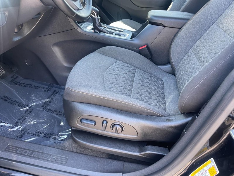 Chevrolet Equinox Vehicle Image 20