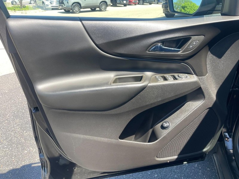 Chevrolet Equinox Vehicle Image 21