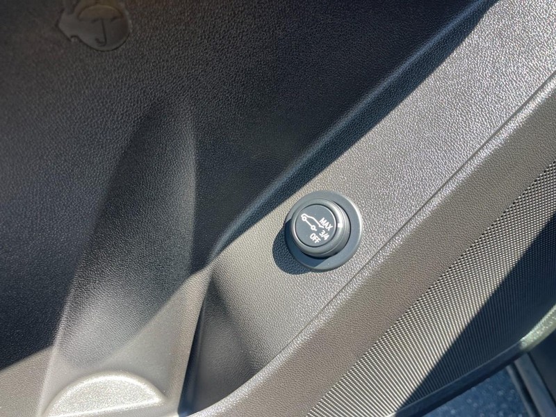 Chevrolet Equinox Vehicle Image 22