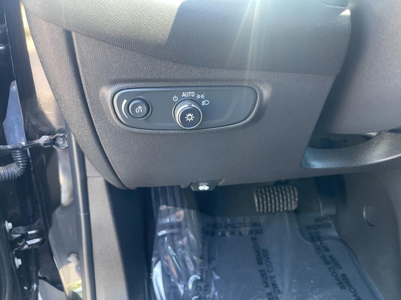Chevrolet Equinox Vehicle Image 23