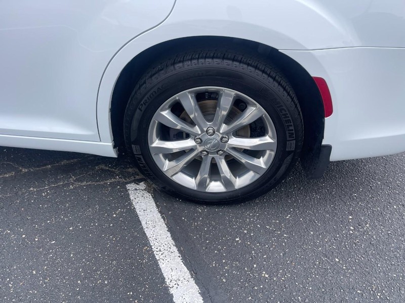 Chrysler 300 Vehicle Image 07