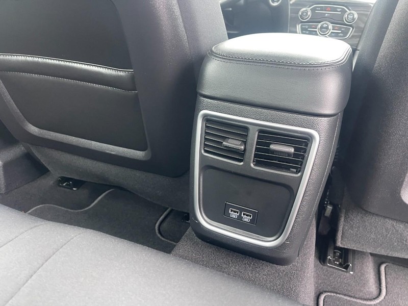 Chrysler 300 Vehicle Image 16