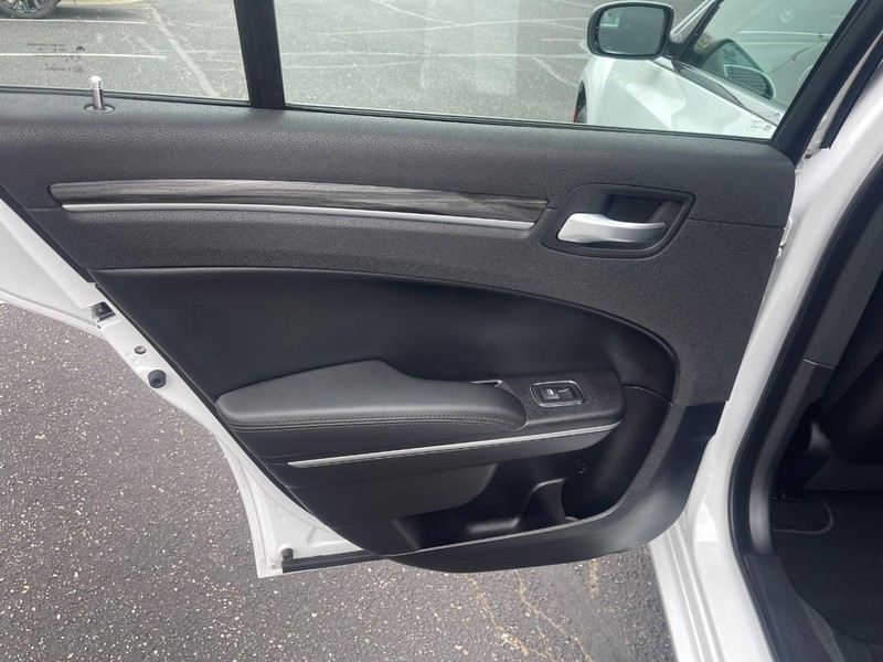 Chrysler 300 Vehicle Image 20