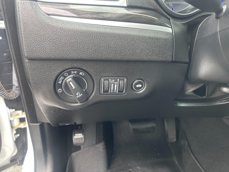 Chrysler 300 Vehicle Image 24