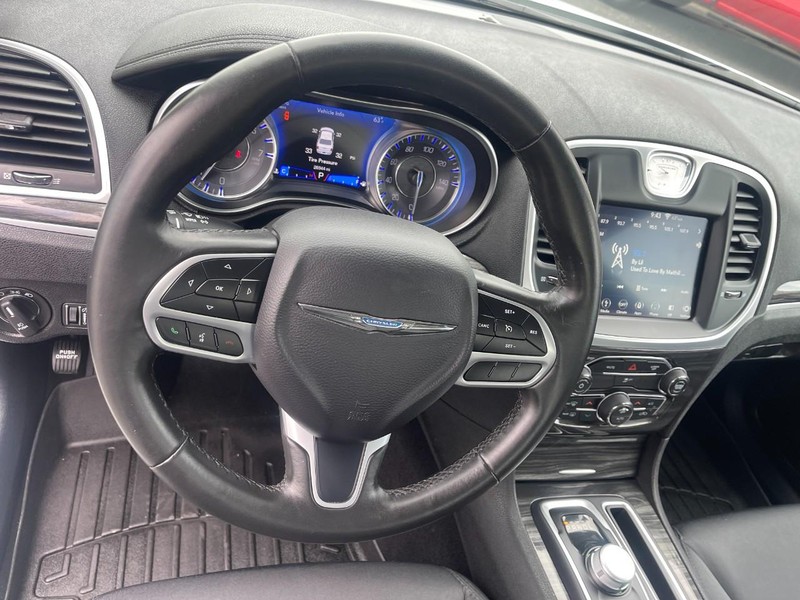 Chrysler 300 Vehicle Image 25