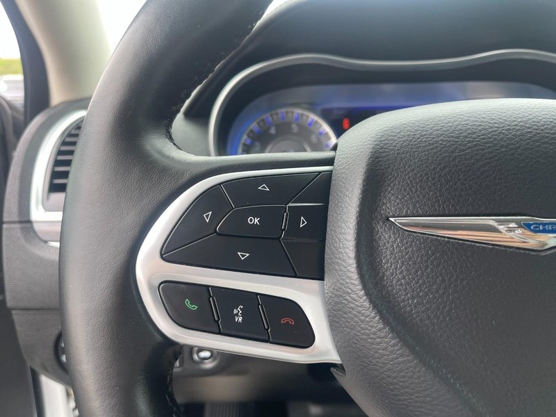 Chrysler 300 Vehicle Image 26