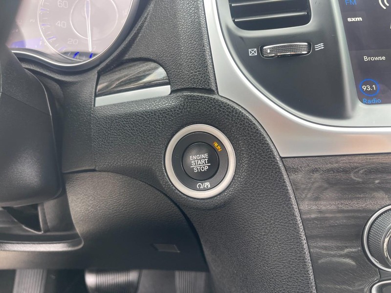 Chrysler 300 Vehicle Image 29