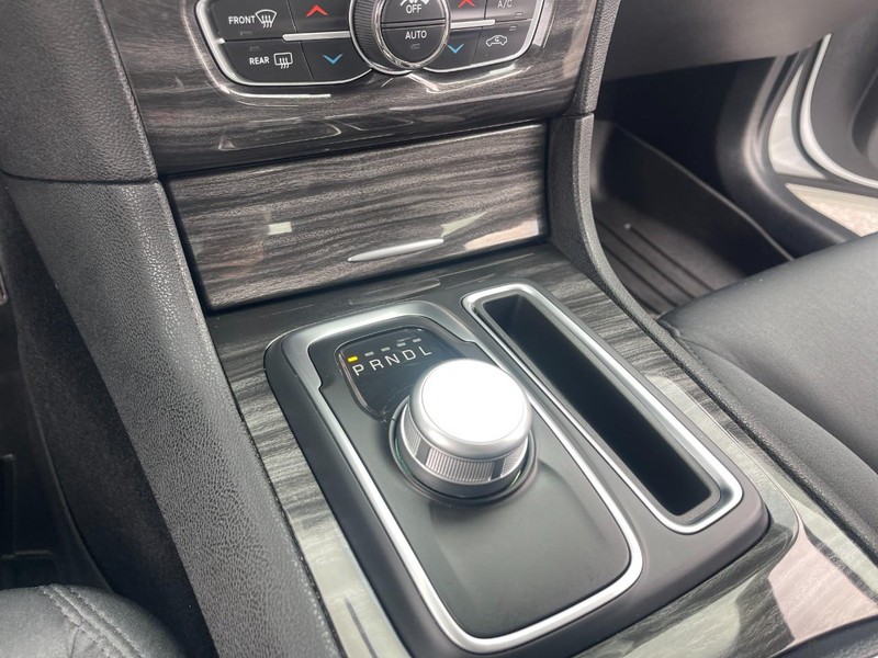 Chrysler 300 Vehicle Image 30