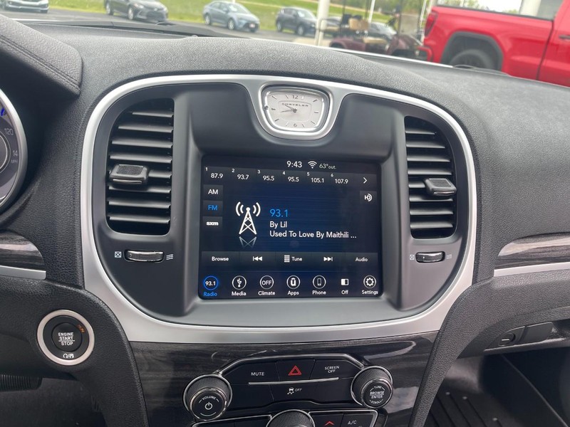 Chrysler 300 Vehicle Image 31