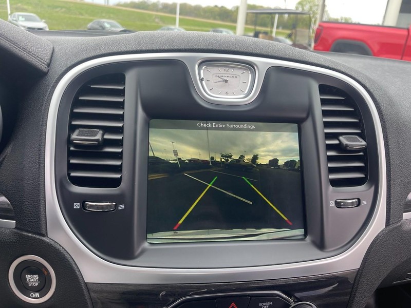 Chrysler 300 Vehicle Image 32