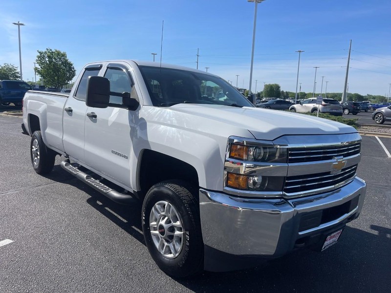 Chevrolet Silverado 2500HD Vehicle Image 02