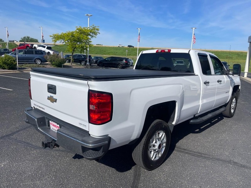 Chevrolet Silverado 2500HD Vehicle Image 03