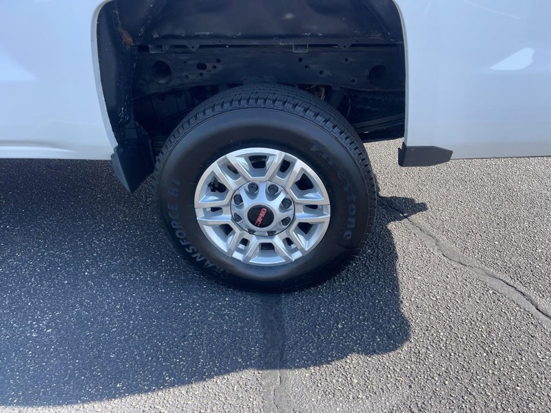 Chevrolet Silverado 2500HD Vehicle Image 05