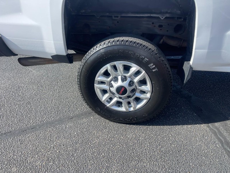 Chevrolet Silverado 2500HD Vehicle Image 08