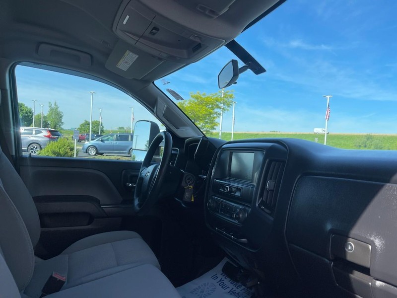 Chevrolet Silverado 2500HD Vehicle Image 09