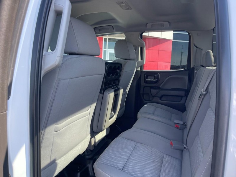 Chevrolet Silverado 2500HD Vehicle Image 14
