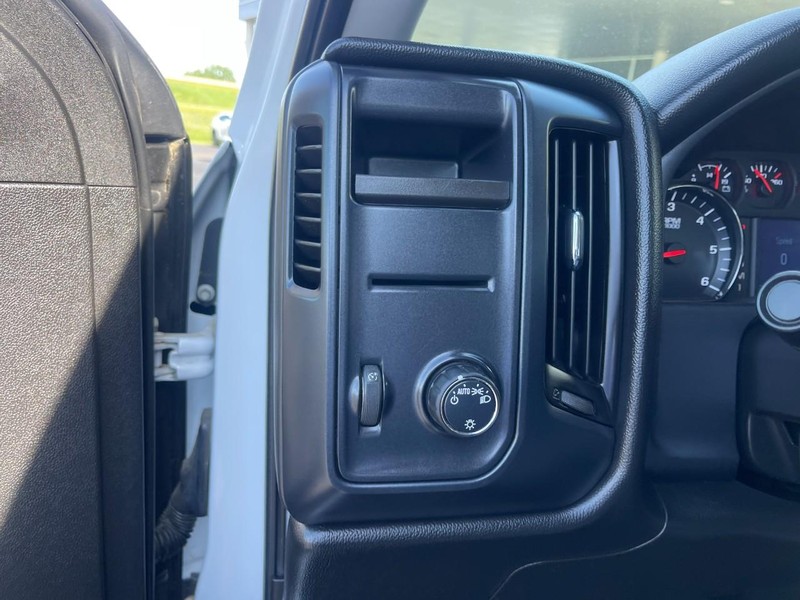Chevrolet Silverado 2500HD Vehicle Image 18