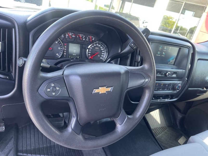 Chevrolet Silverado 2500HD Vehicle Image 19