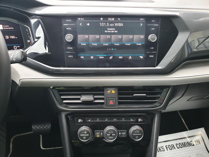 Volkswagen Taos Vehicle Image 11