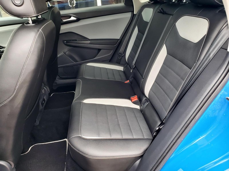 Volkswagen Taos Vehicle Image 16