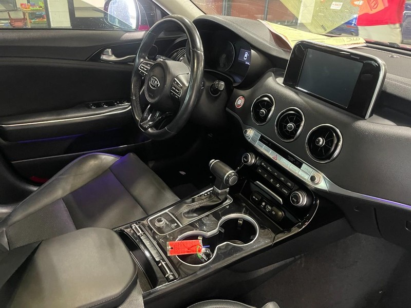 Kia Stinger Vehicle Image 02