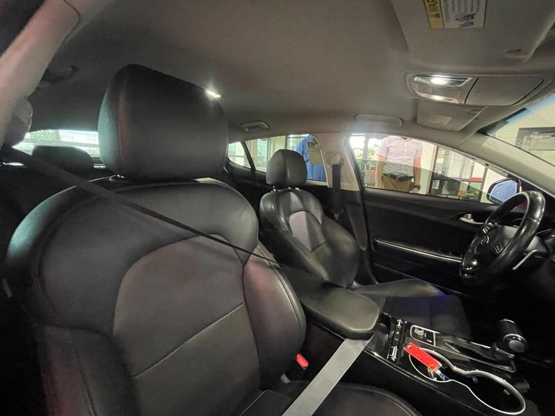 Kia Stinger Vehicle Image 03