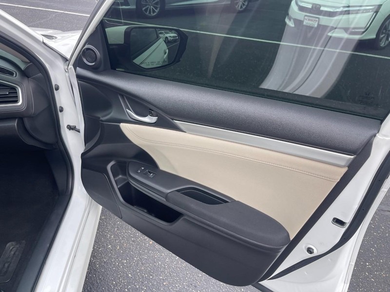 Honda Civic Sedan Vehicle Image 09