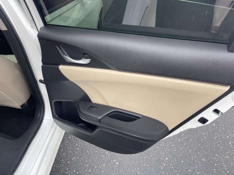 Honda Civic Sedan Vehicle Image 11