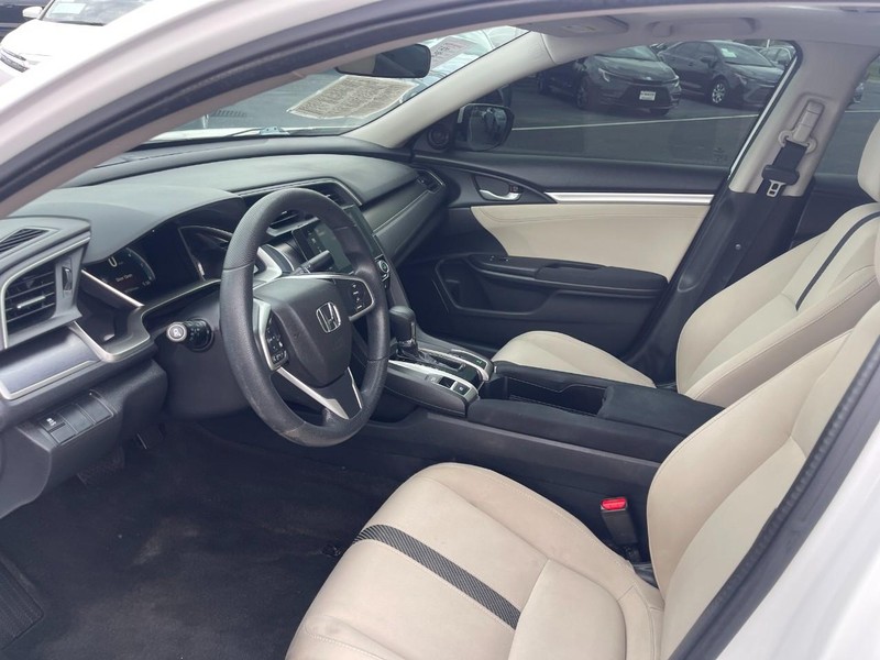 Honda Civic Sedan Vehicle Image 12