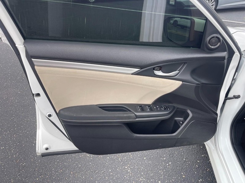 Honda Civic Sedan Vehicle Image 13