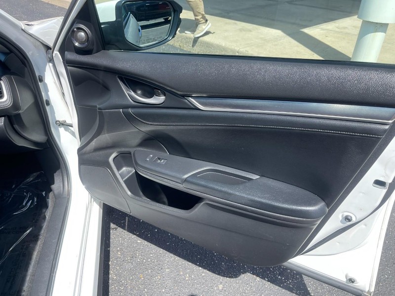 Honda Civic Sedan Vehicle Image 12