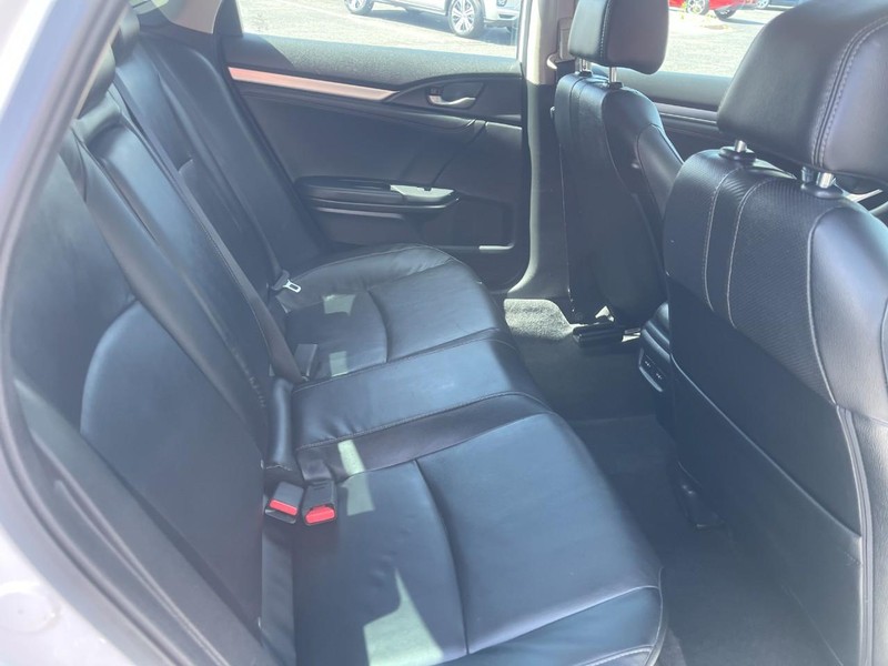 Honda Civic Sedan Vehicle Image 13