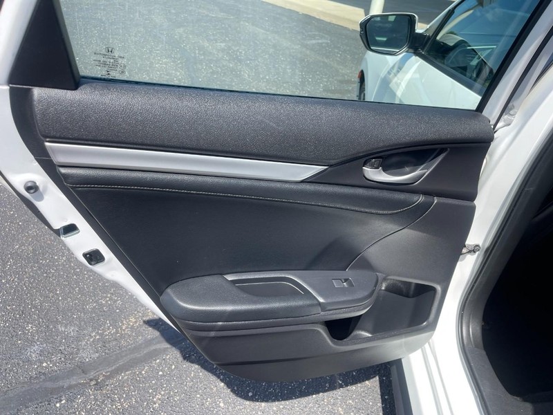 Honda Civic Sedan Vehicle Image 18