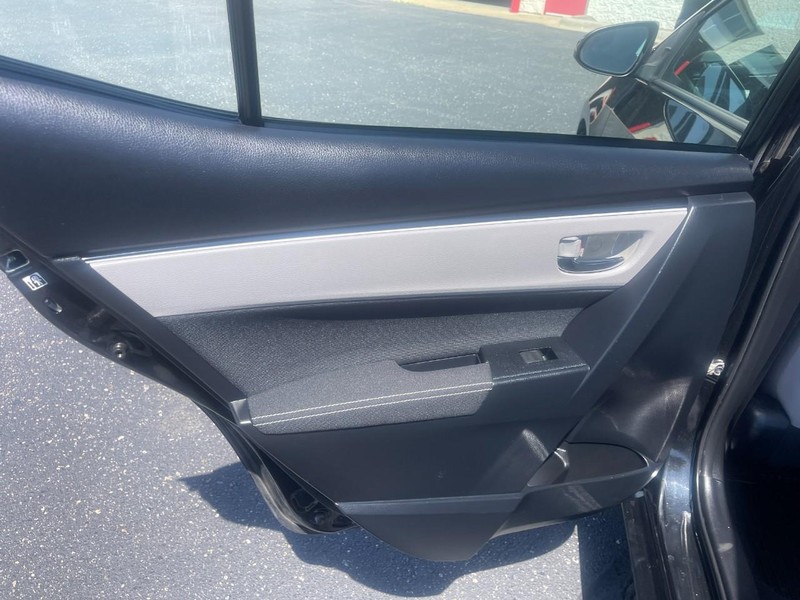 Toyota Corolla Vehicle Image 11