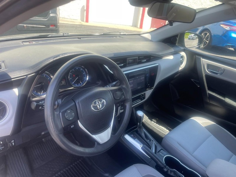 Toyota Corolla Vehicle Image 13