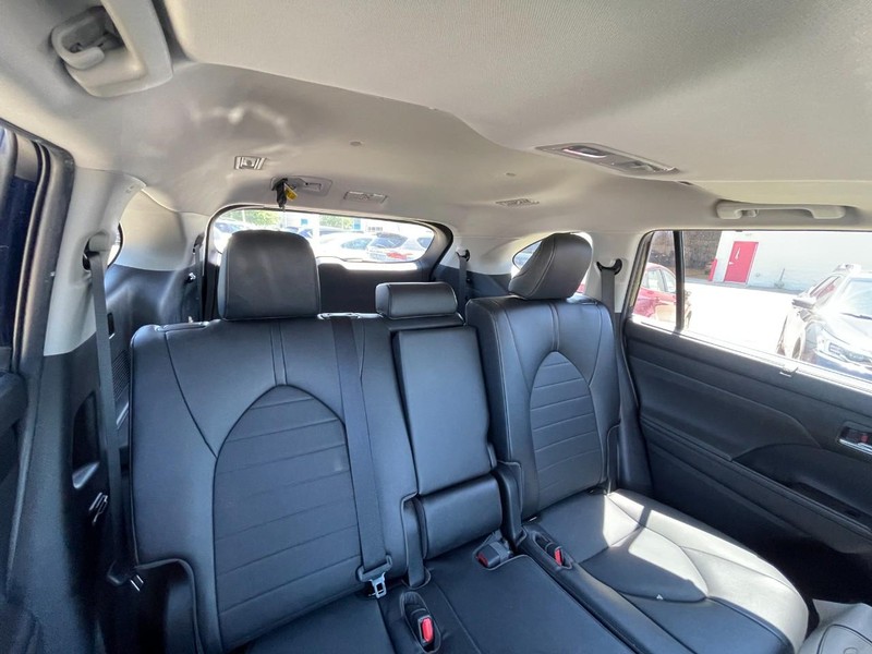 Toyota Highlander Vehicle Image 09