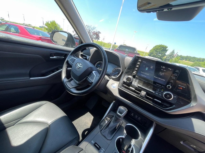 Toyota Highlander Vehicle Image 10