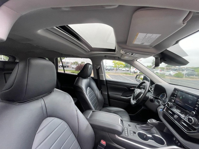 Toyota Highlander Vehicle Image 12