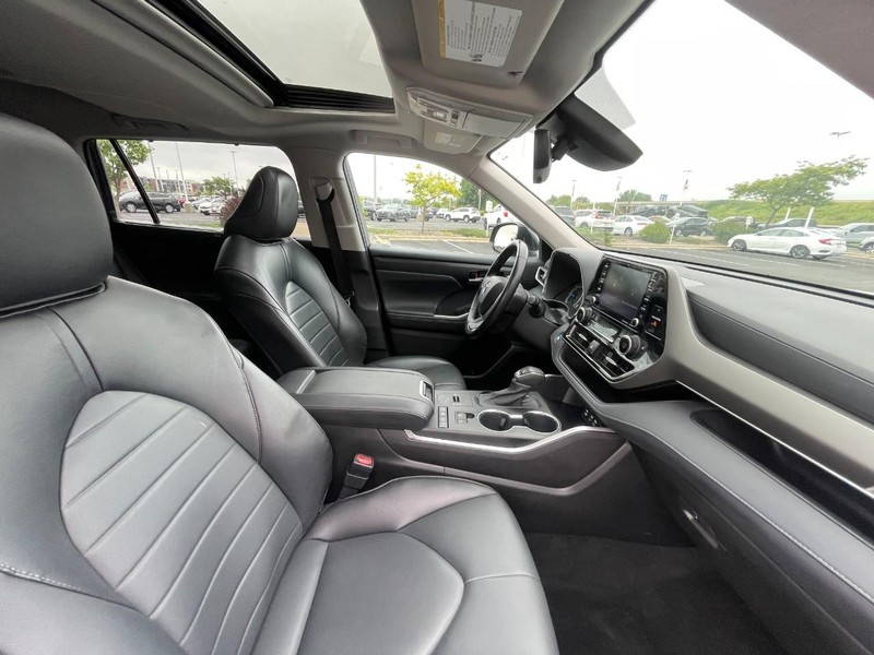 Toyota Highlander Vehicle Image 13