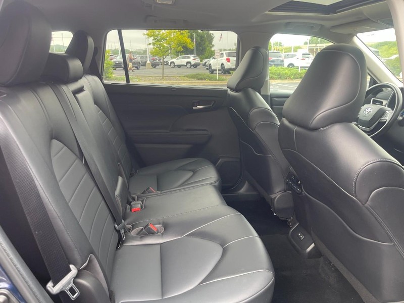 Toyota Highlander Vehicle Image 14