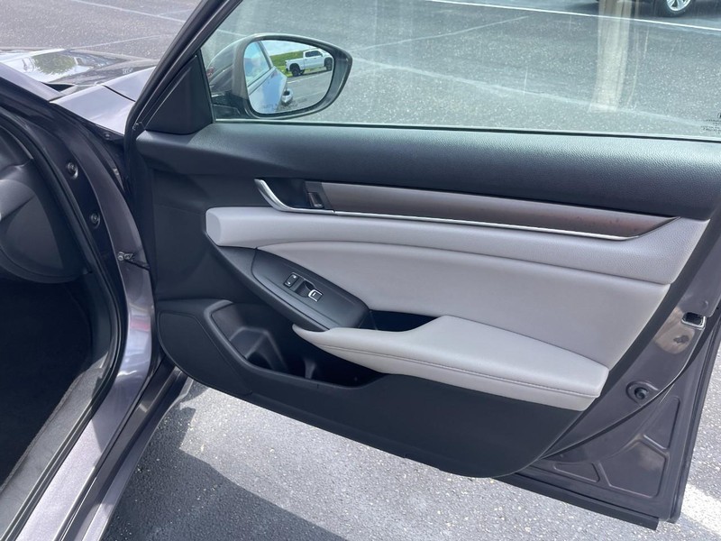 Honda Accord Sedan Vehicle Image 11