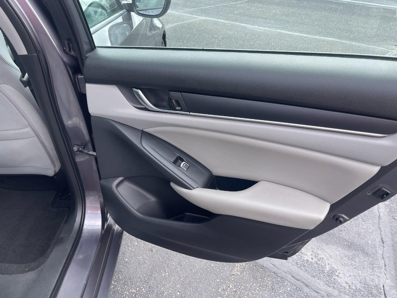 Honda Accord Sedan Vehicle Image 14