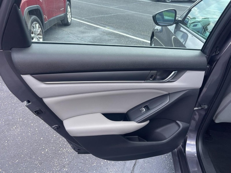 Honda Accord Sedan Vehicle Image 16