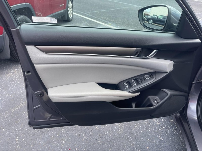Honda Accord Sedan Vehicle Image 18