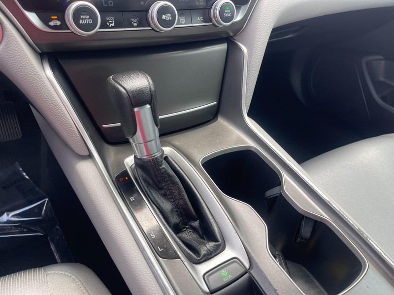 Honda Accord Sedan Vehicle Image 25