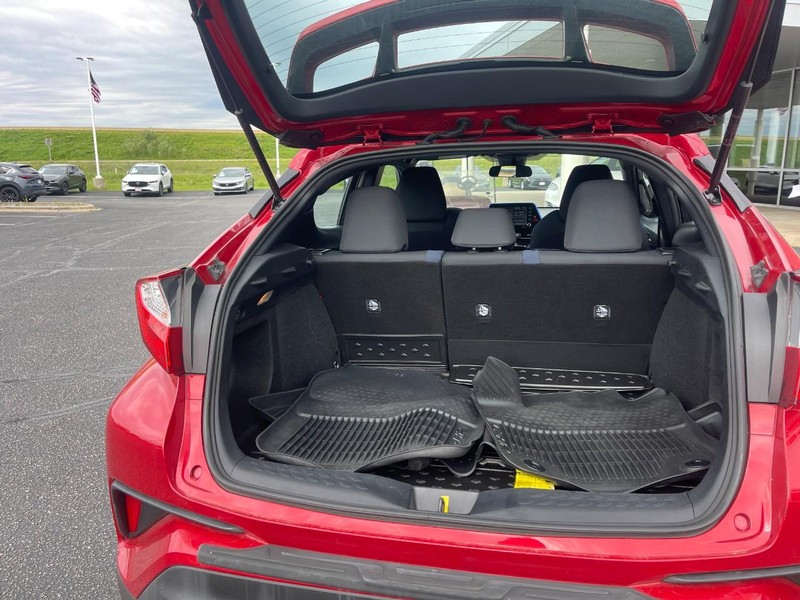 Toyota C-HR Vehicle Image 04